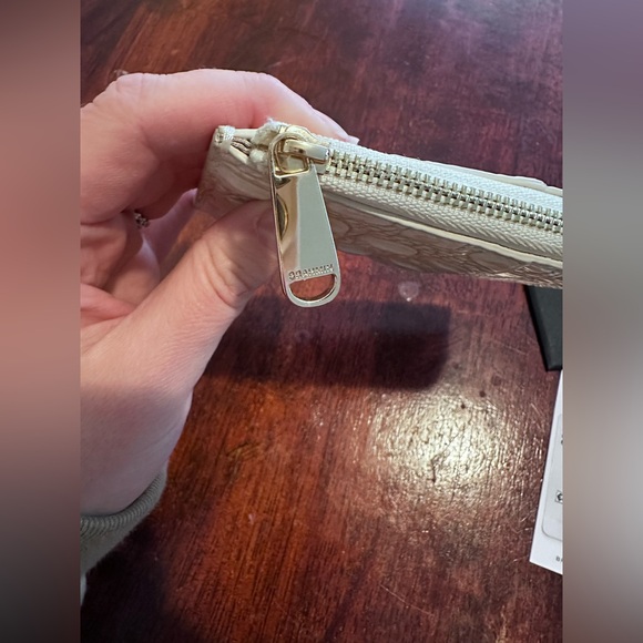 Brahmin Coconut Milk Melbourne Genuine Leather Card Holder Zip Wallet - Picture 2 of 4